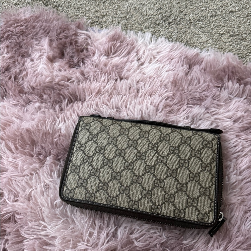 Gucci pre loved wallet like an organizer. Also called GG Sprime Documentary Case